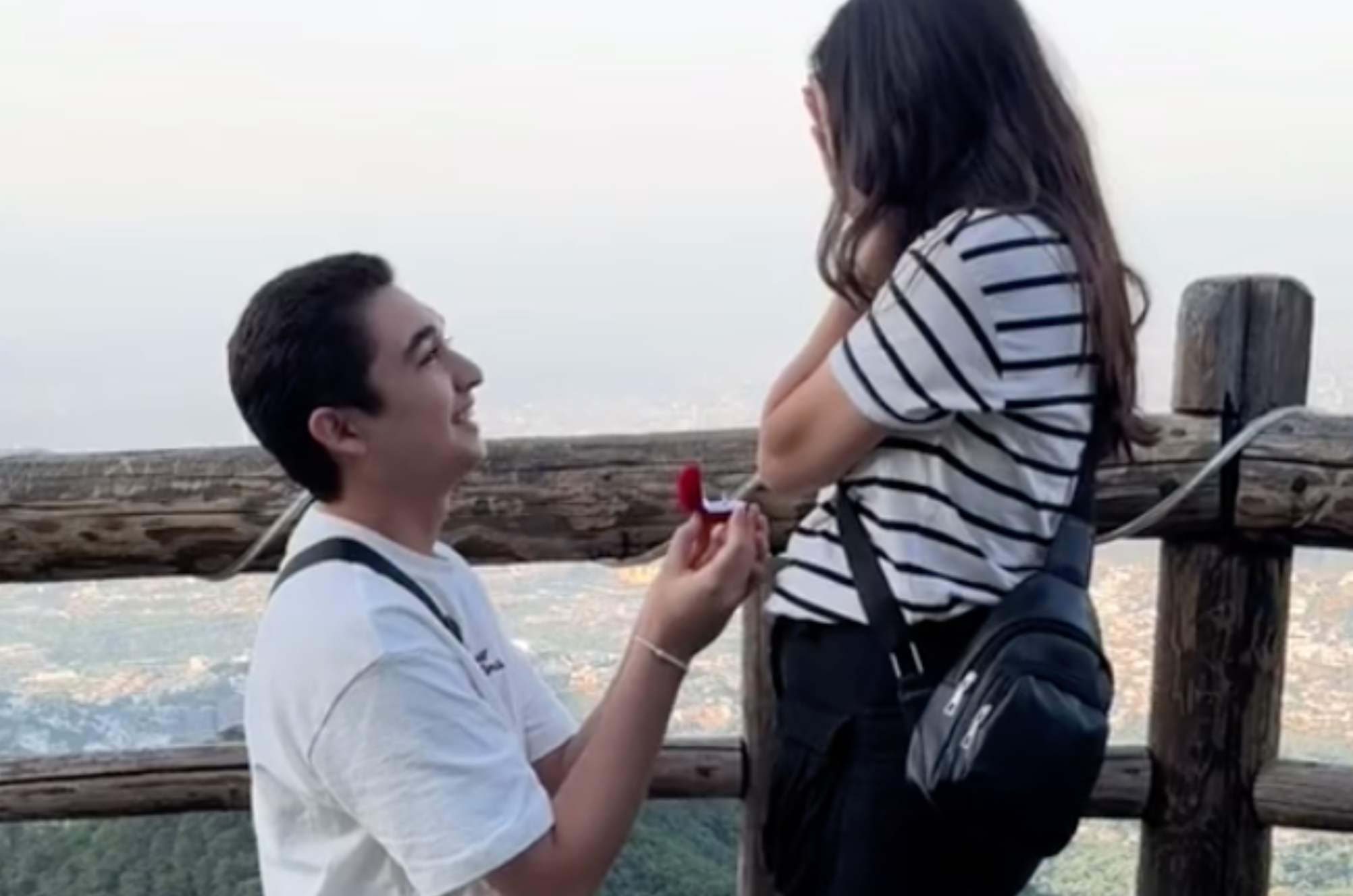 Joven pierde anillo de compromiso al pedir matrimonio en NL (VIDEO)